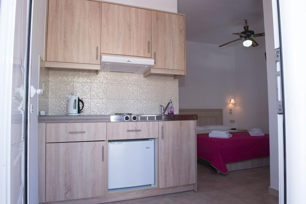 Nikos Aparthotel 3*