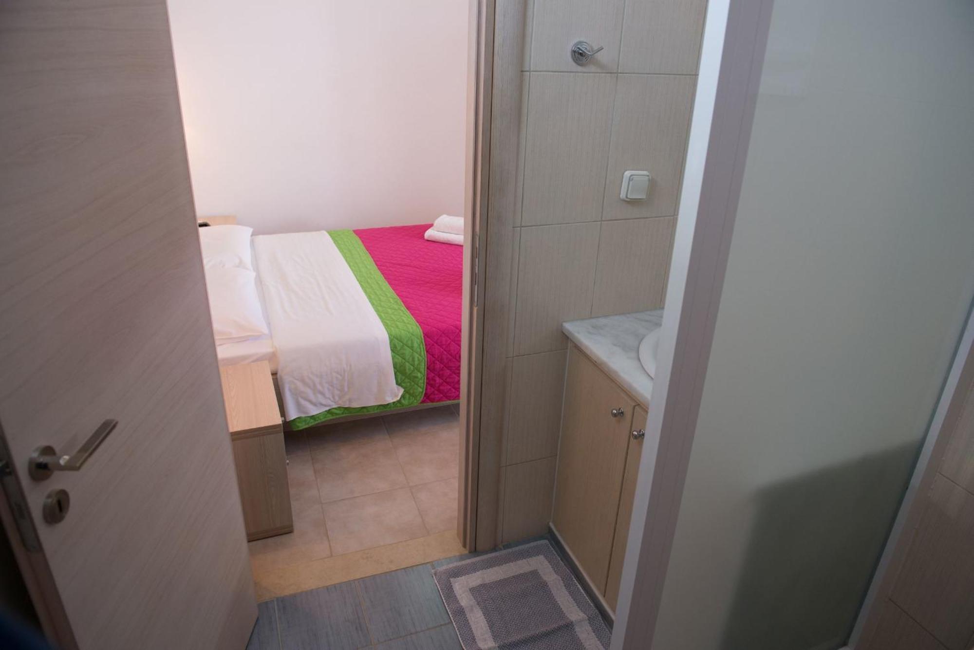 Nikos Aparthotel 3*