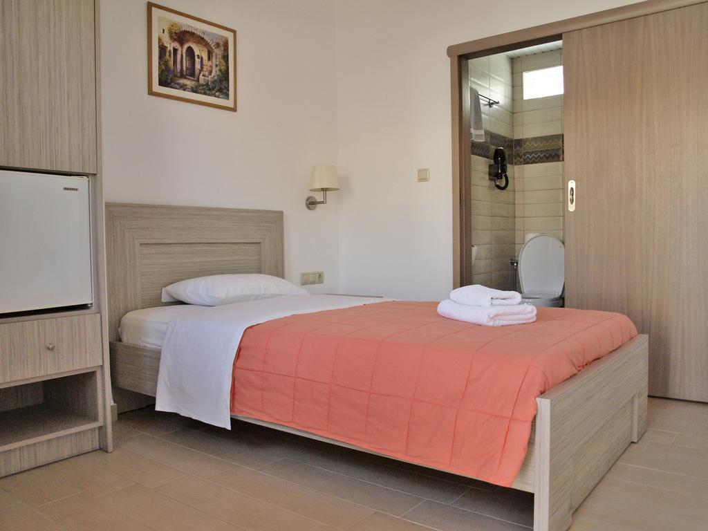 Nikos Aparthotel 3*