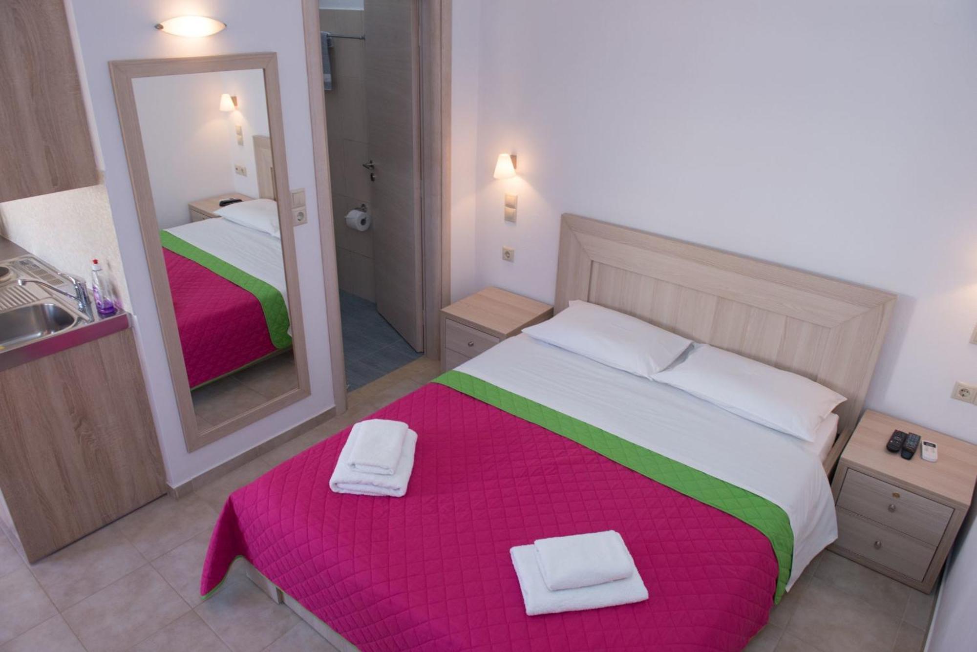 Nikos Aparthotel Matala (Crete)
