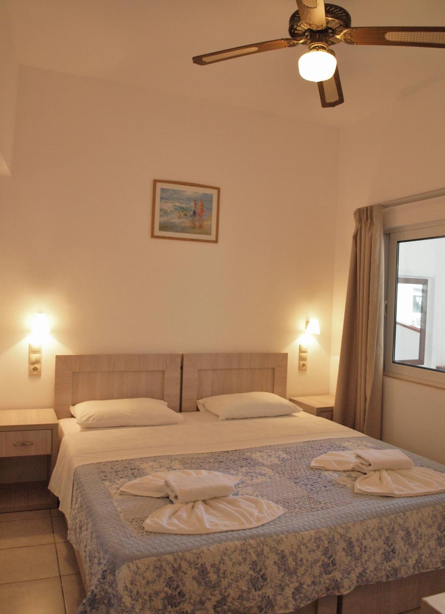 Nikos Aparthotel Matala (Crete)
