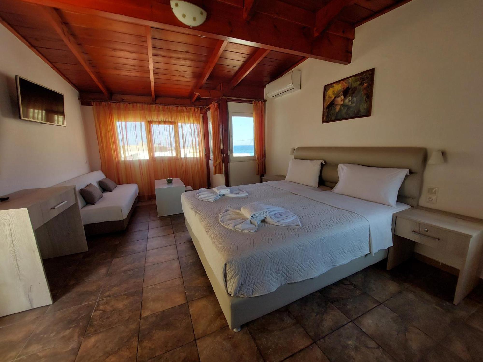 Nikos Aparthotel 3*