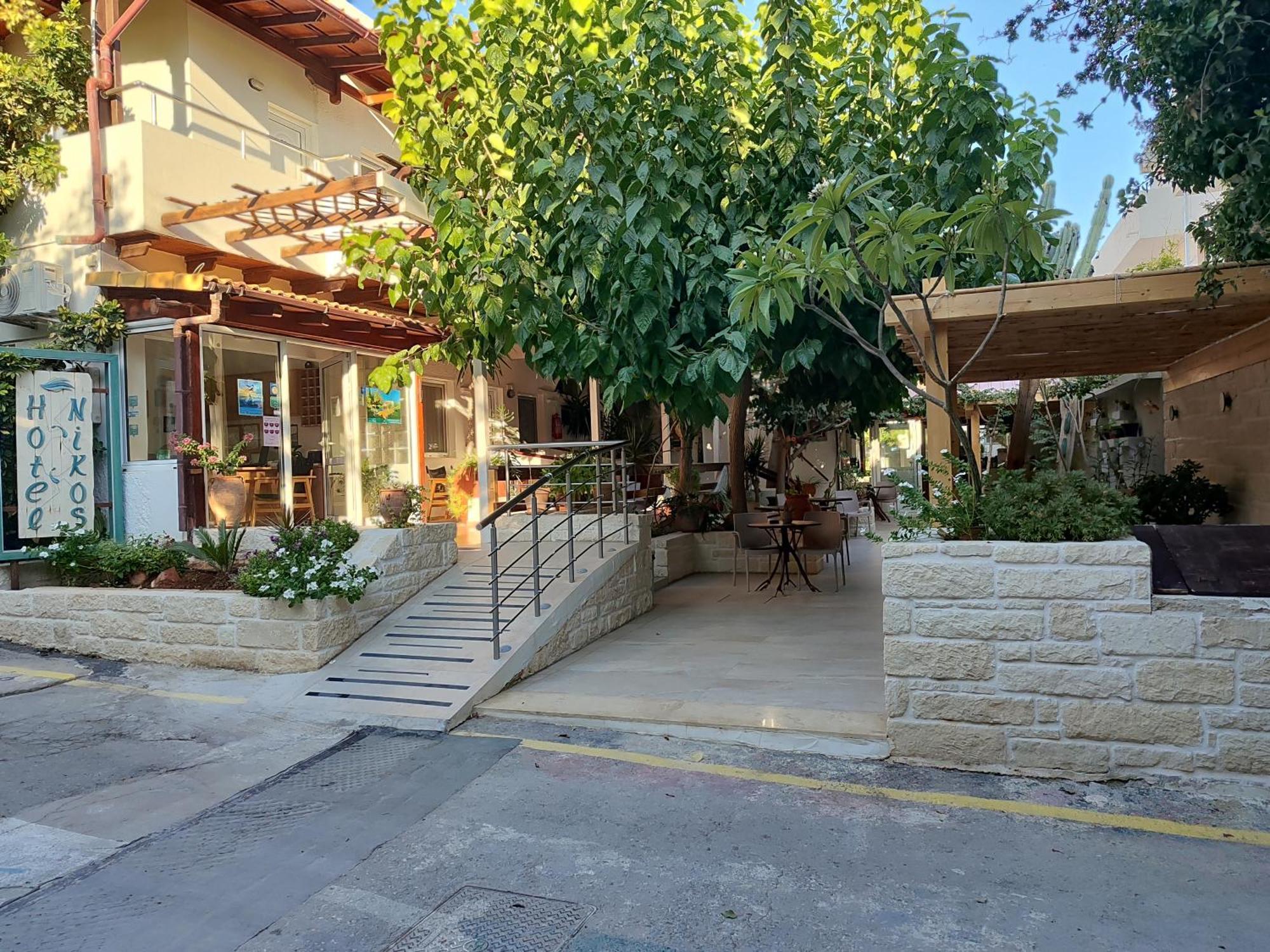 Aparthotel Nikos