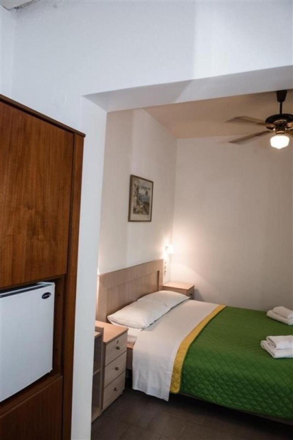 Nikos Aparthotel