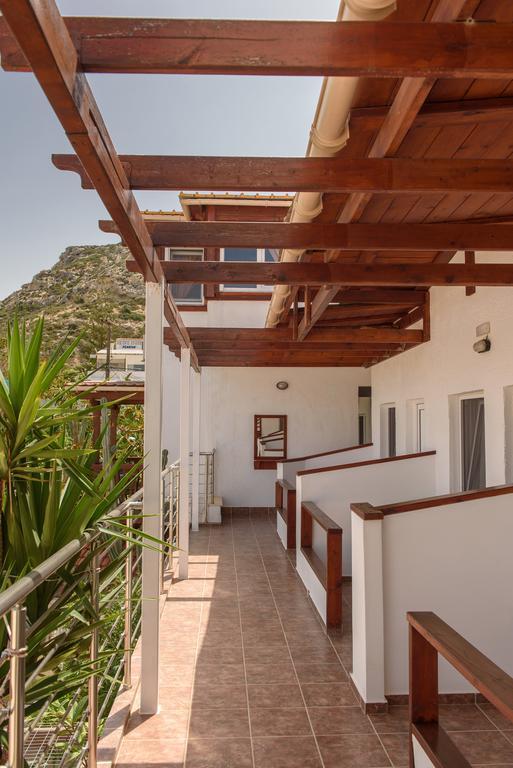 Nikos Aparthotel 3*