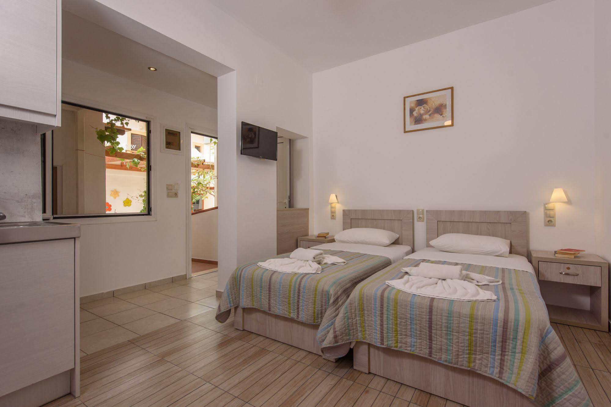 Aparthotel Nikos 3*