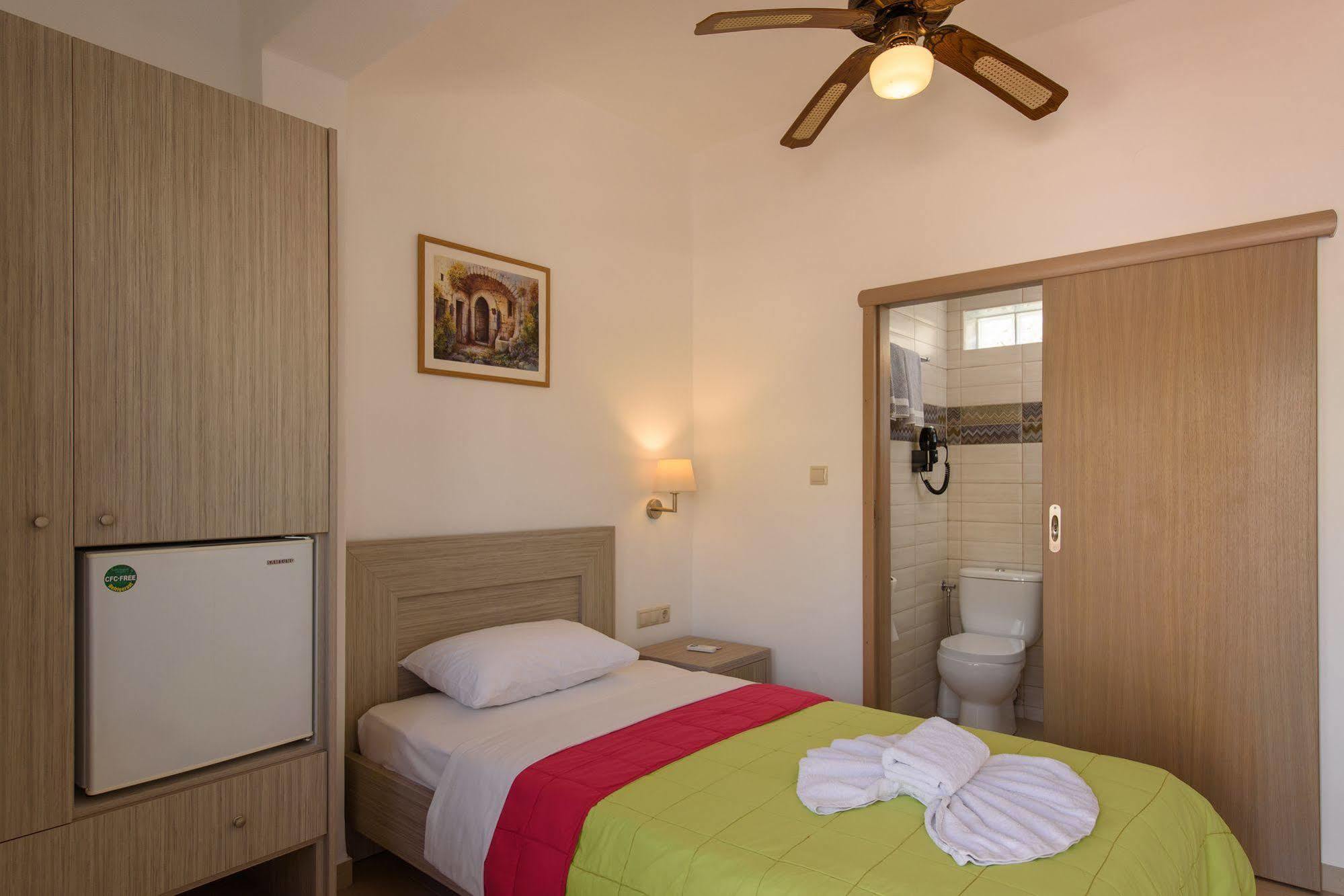 Nikos Aparthotel Matala (Crete)